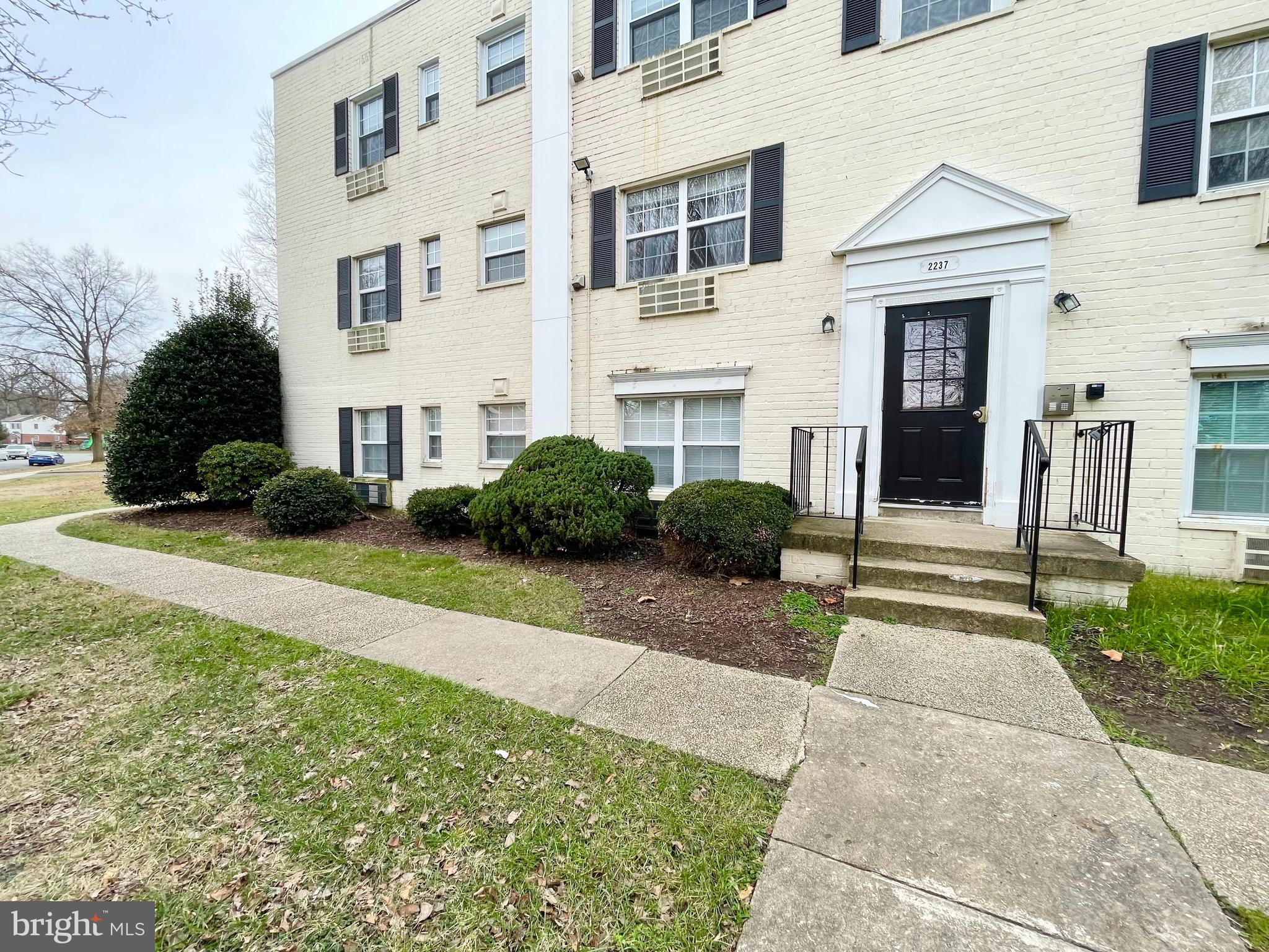 2237 Farrington Avenue, Unit 101, Alexandria, VA 22303 | Compass