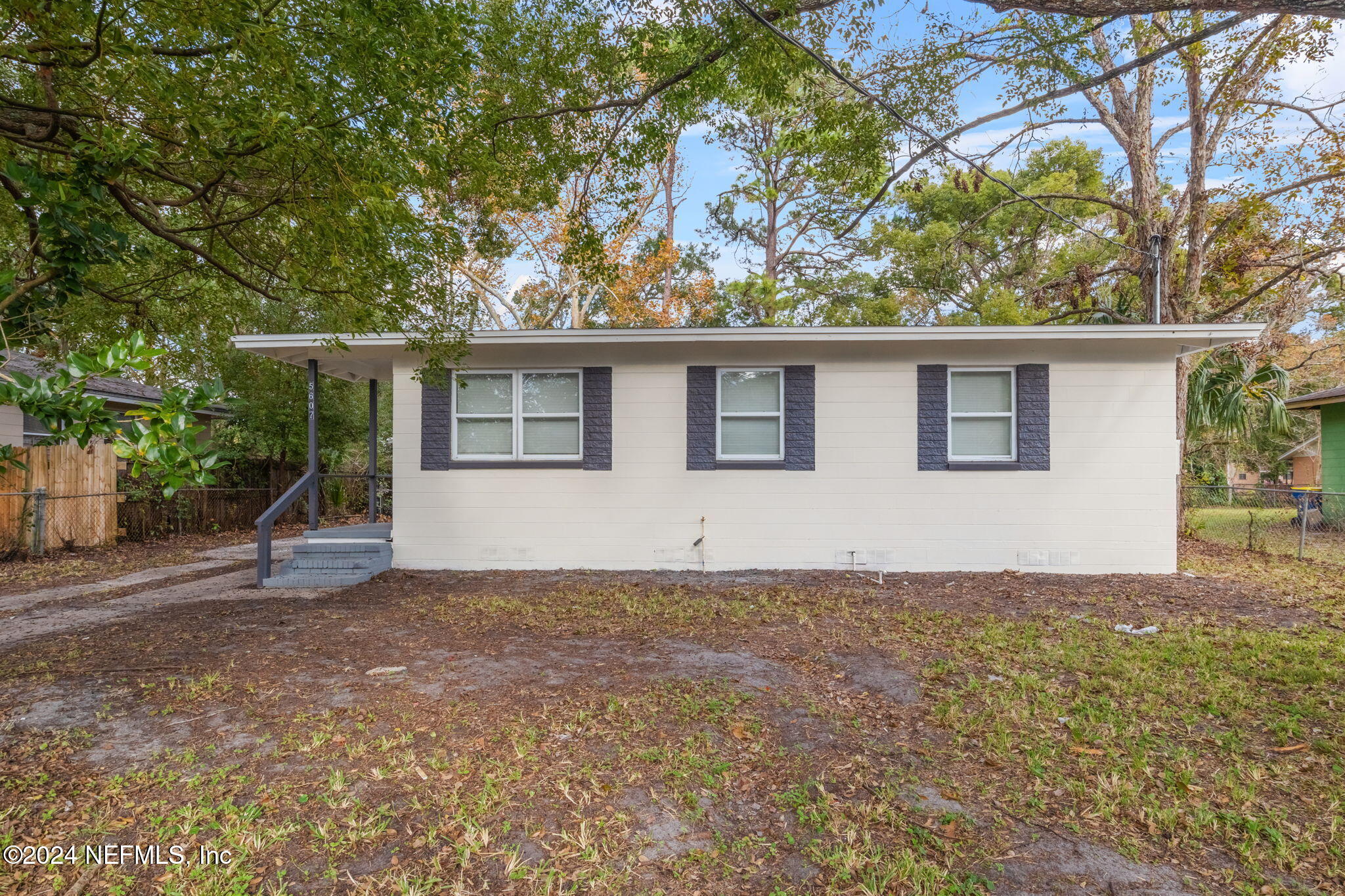 front view of house with a yard