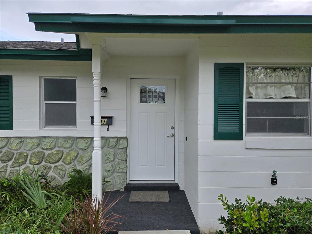 a view of an entrance of the house