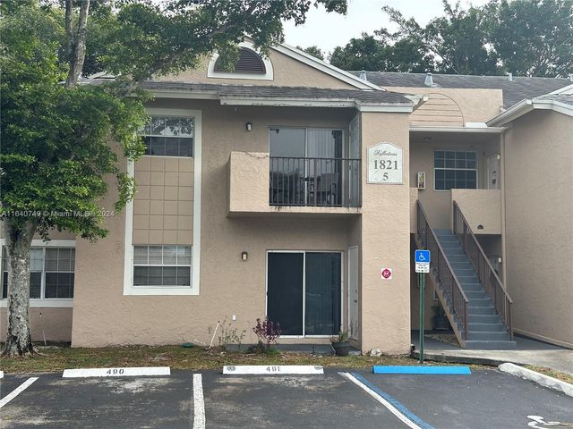 $2,100 | 1821 Northwest 96th Terrace, Unit 5P | Pembroke Lakes