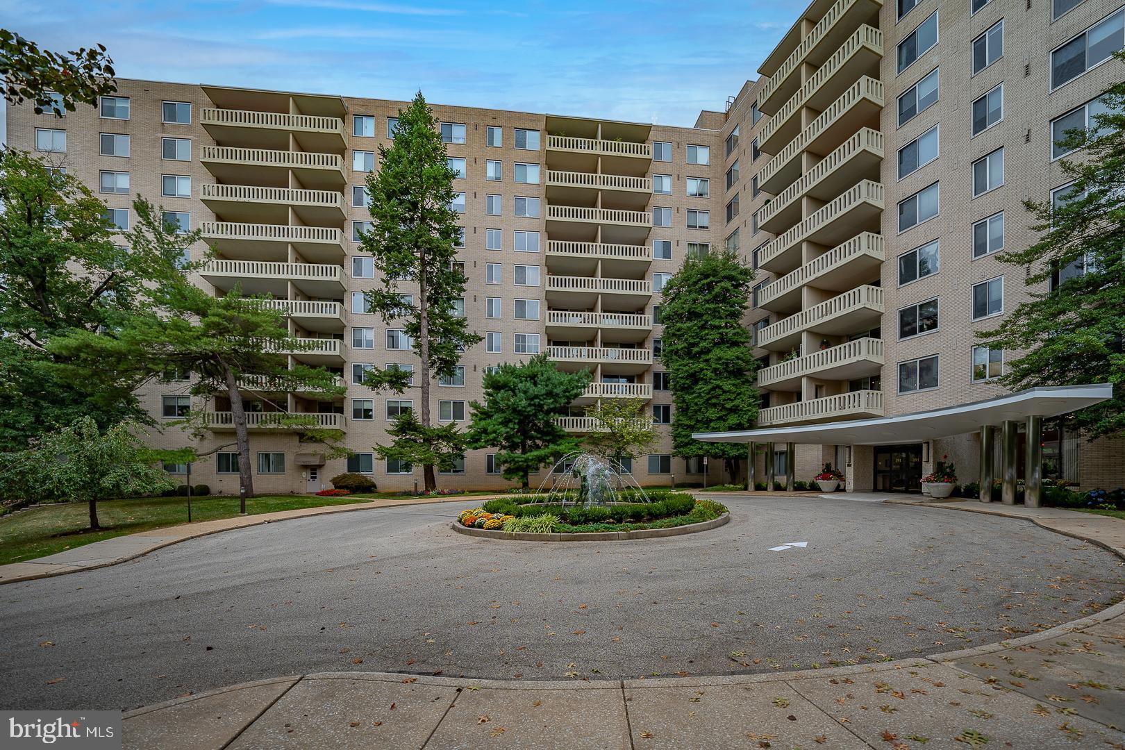 a view of building with outdoor space