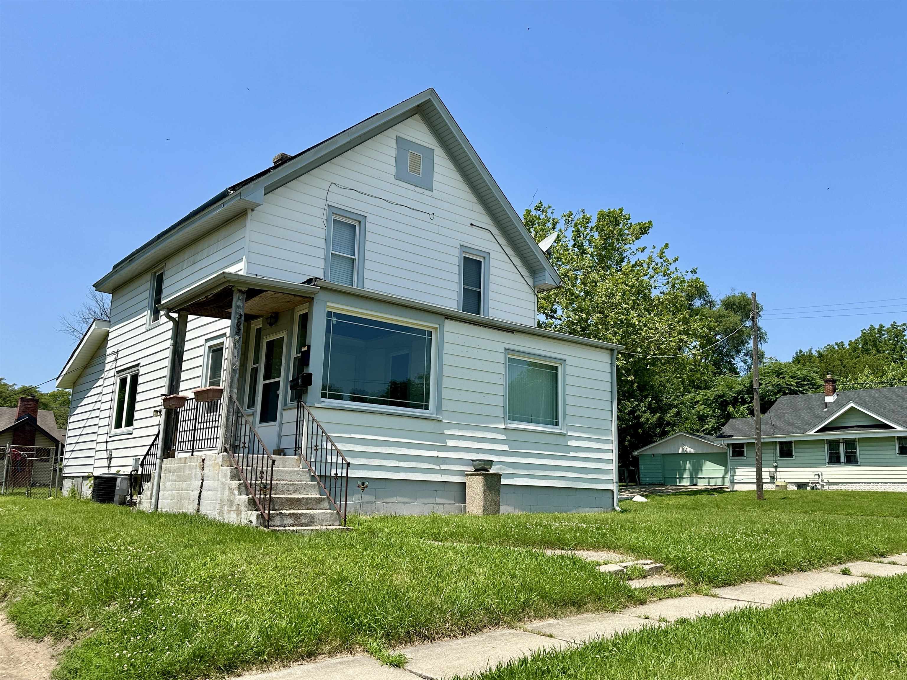 a view of house with backyard