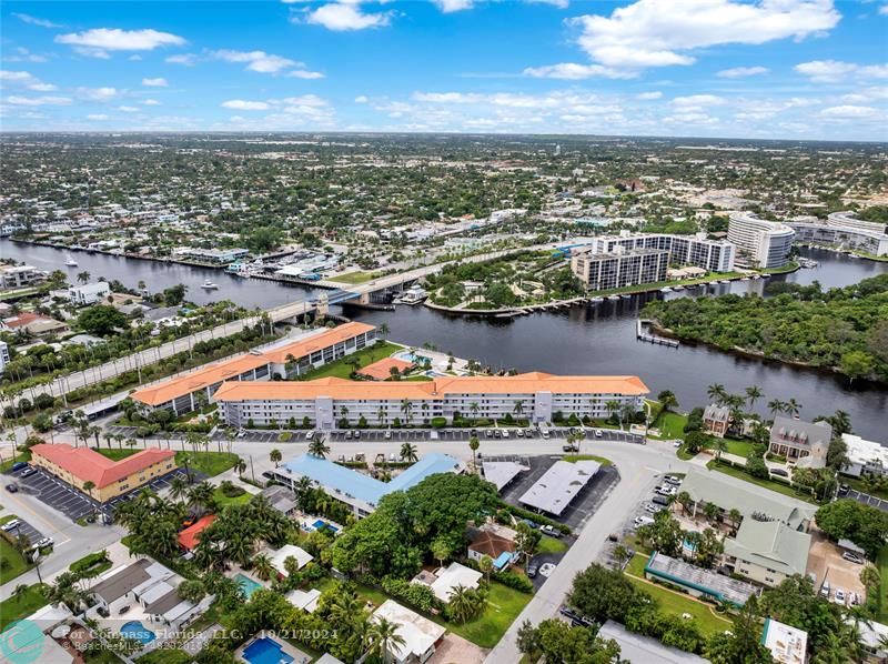 an aerial view of residential building and lake