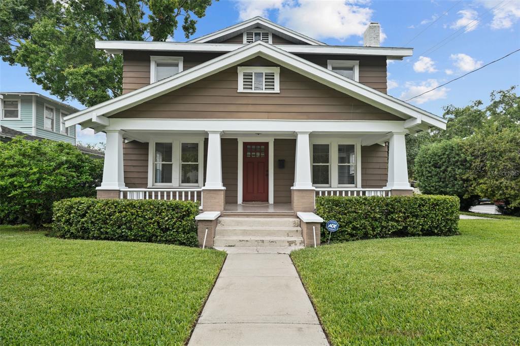 Adorable updated bungalow 1.5 blocks to Bayshore in the heart of SOHO