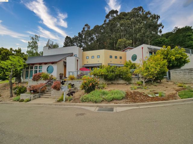 $1,900,000 | 6351 Fairlane Drive | Oakland