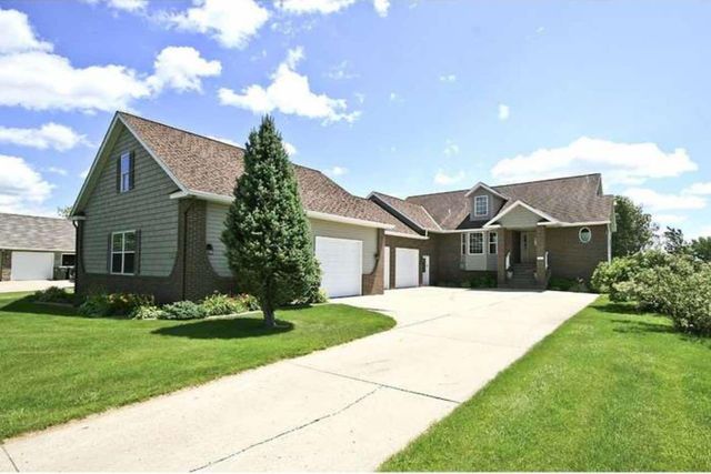 $549,999 | 1255 West Shore Drive Southwest | Hutchinson