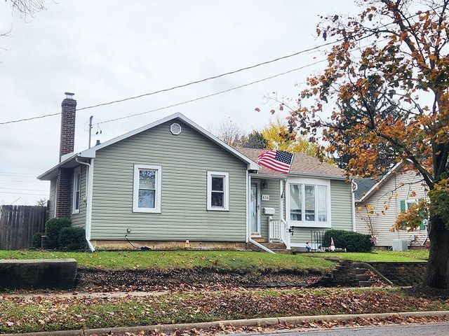 $199,900 | 470 North Oakhill Avenue | Look West