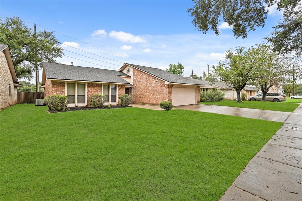 a front view of house with yard