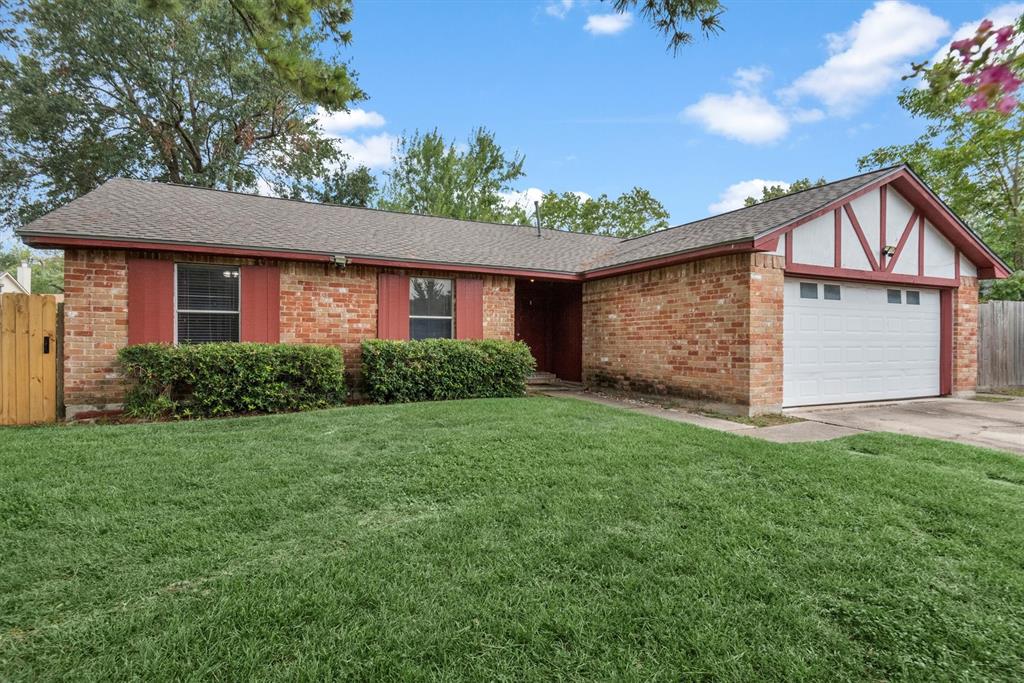 front view of house with a yard