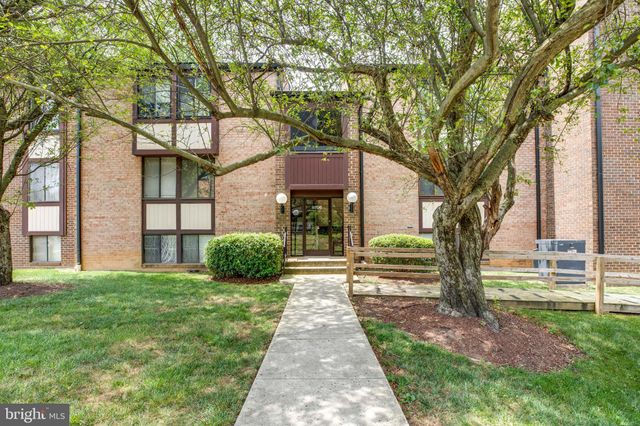 $259,900 | 9706 Kingsbridge Drive, Unit 2 | Hawthorne Village Condominiums