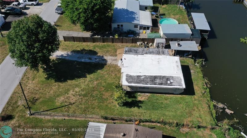 an aerial view of a house with yard swimming pool and outdoor seating