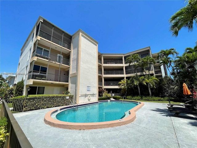 $225,000 | 2420 Diana Drive, Unit 302 | Golden Isles