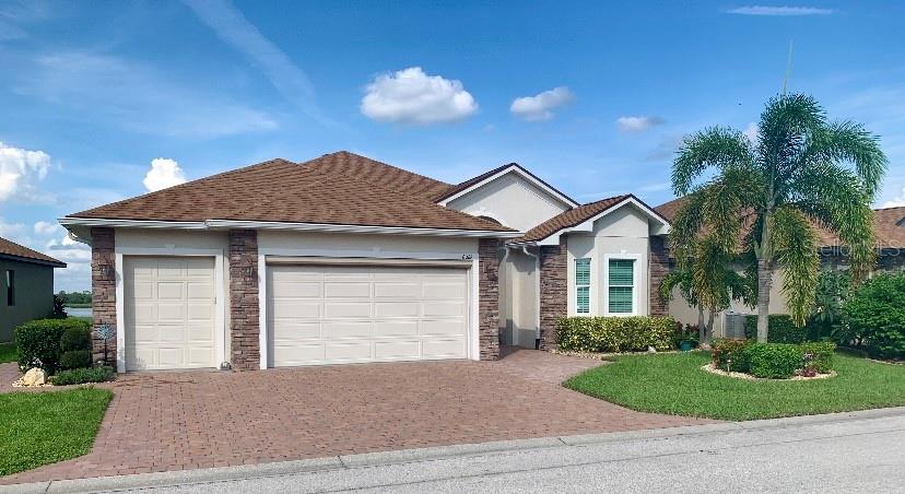 Front of home with 2 car garage and golf cart garage