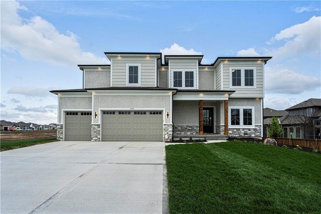 $845,000 | 11495 South Montclaire Drive | Olathe