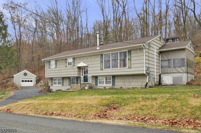 $670,000 | 96 Musconetcong River Road | Lebanon Township - Hunterdon County