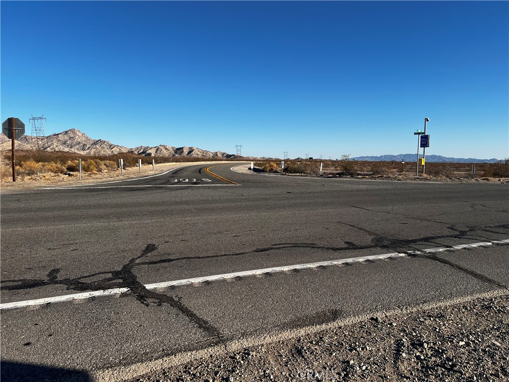 Entrance to the property from Highway 95