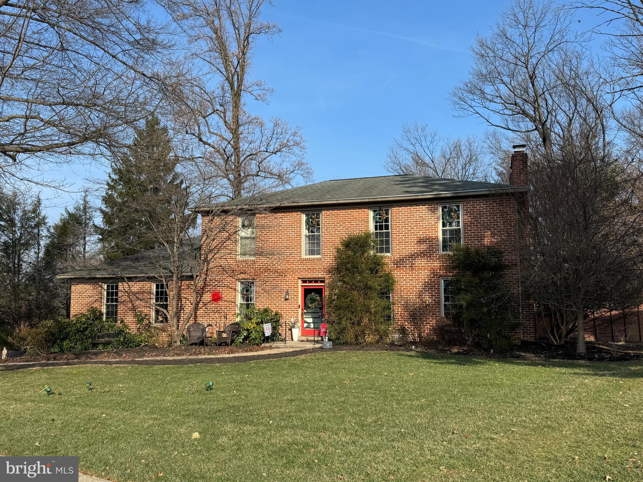 a view of a house with backyard porch and garden