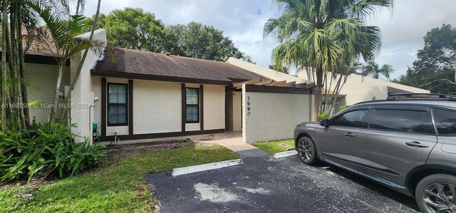 $2,800 | 1660 Northwest 97th Way, Unit 1660 | Pembroke Lakes