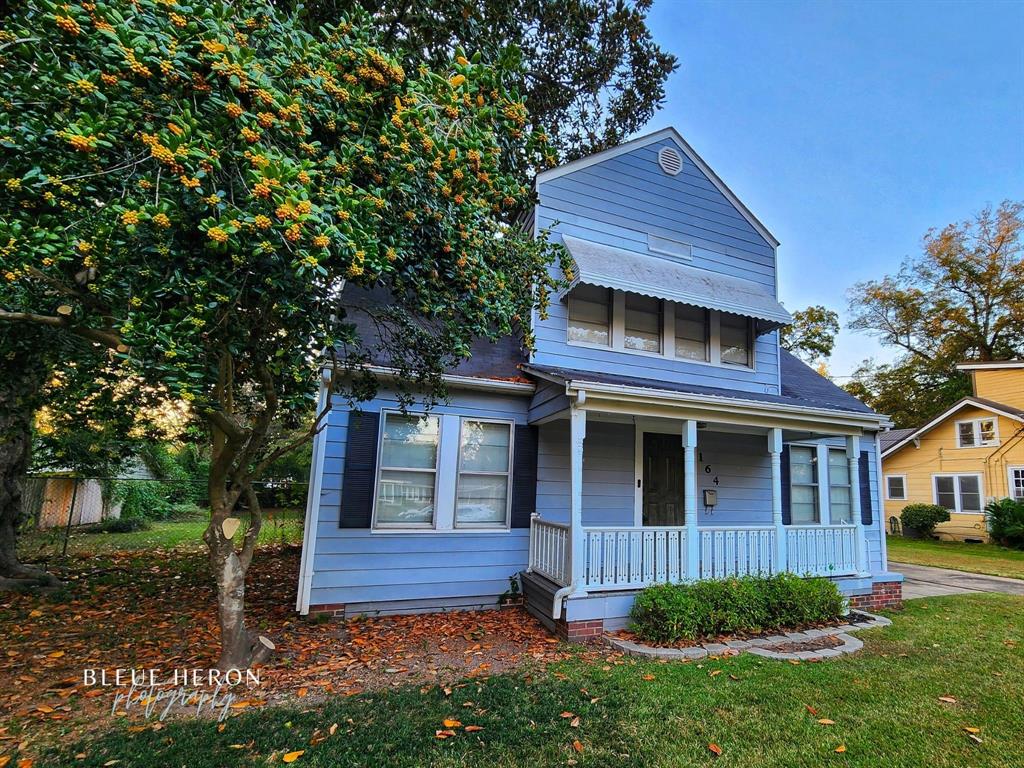 a view of house with a yard