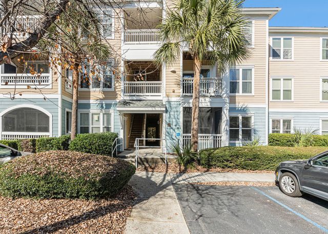 $1,975 | 400 Bucksley Lane, Unit 107 | Seven Farms Drive