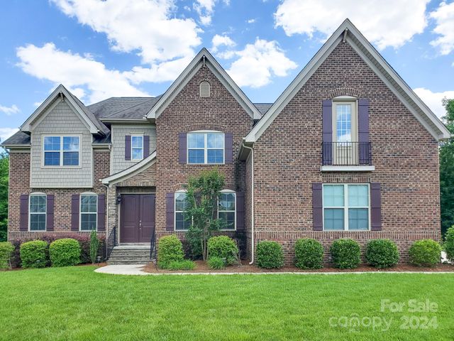 $1,300,000 | 509 Pine Needle Court | Weddington