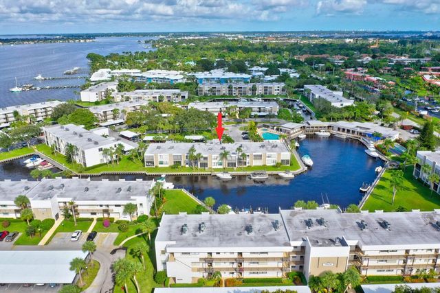 $250,000 | 1950 Southwest Palm City Road, Unit 9103 | Poppleton West