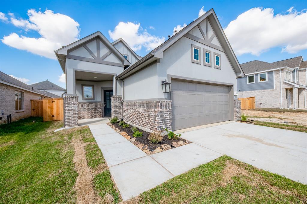 This lovely 4-bedroom, 3-bathroom house is situated in the charming Dellrose neighborhood. The spacious layout provides ample room for your loved ones or guests, with well-appointed bedrooms and modern bathrooms that enhance comfort and convenience.