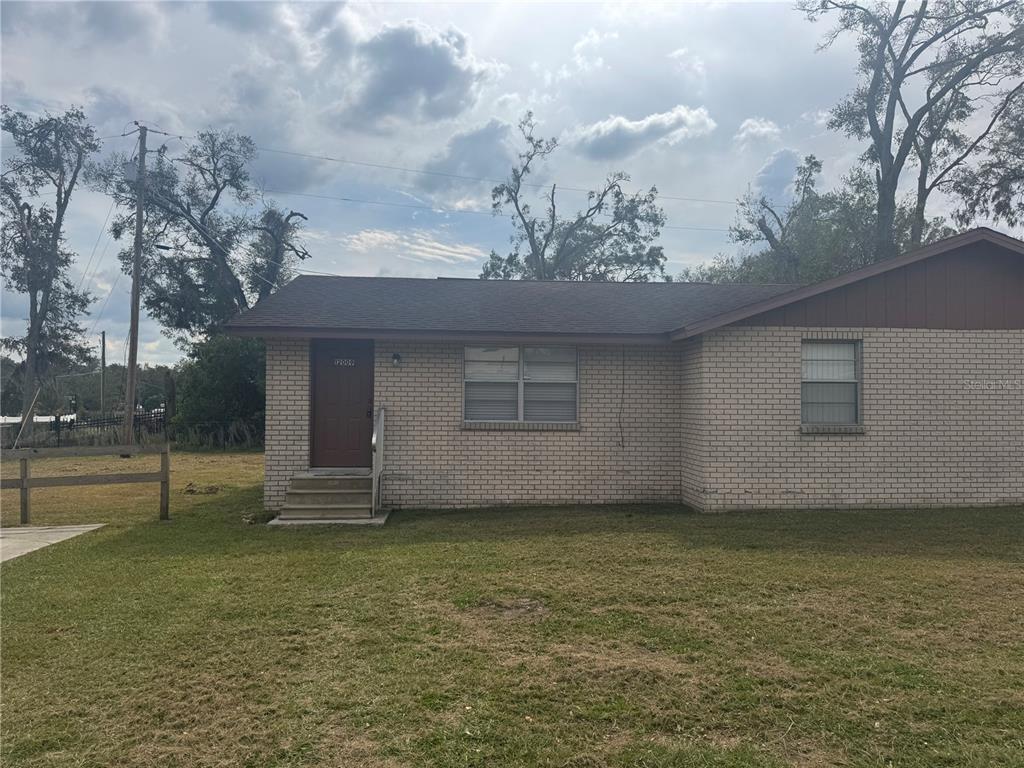 a view of a house with a backyard