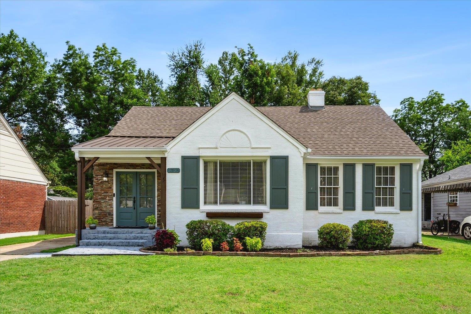 View of front of house with a front yard