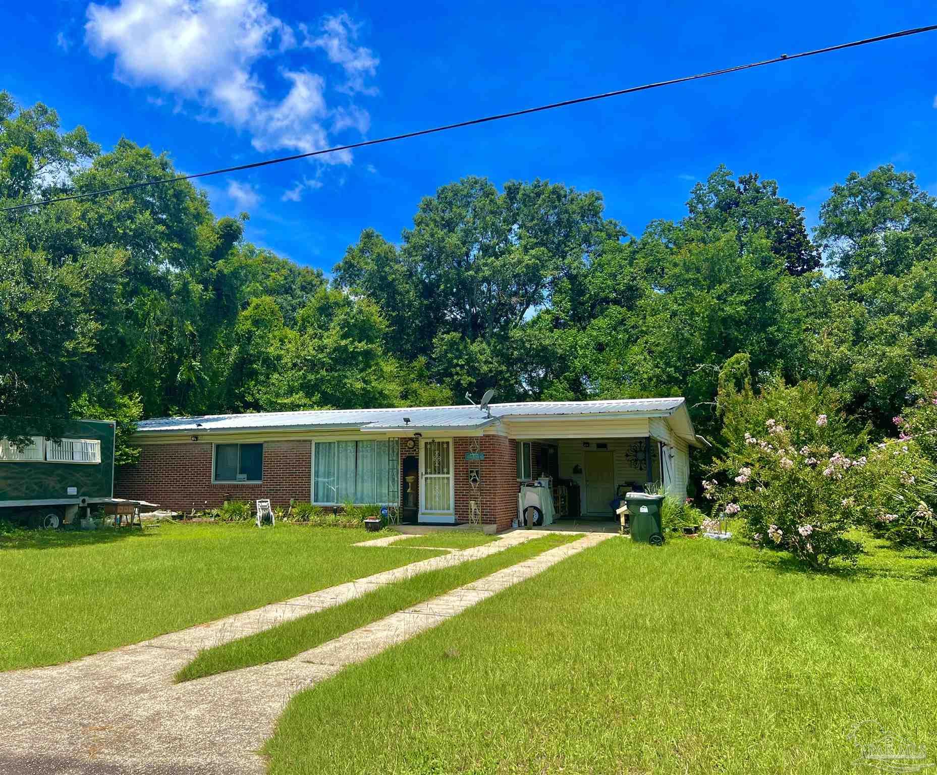 a view of a house with a backyard