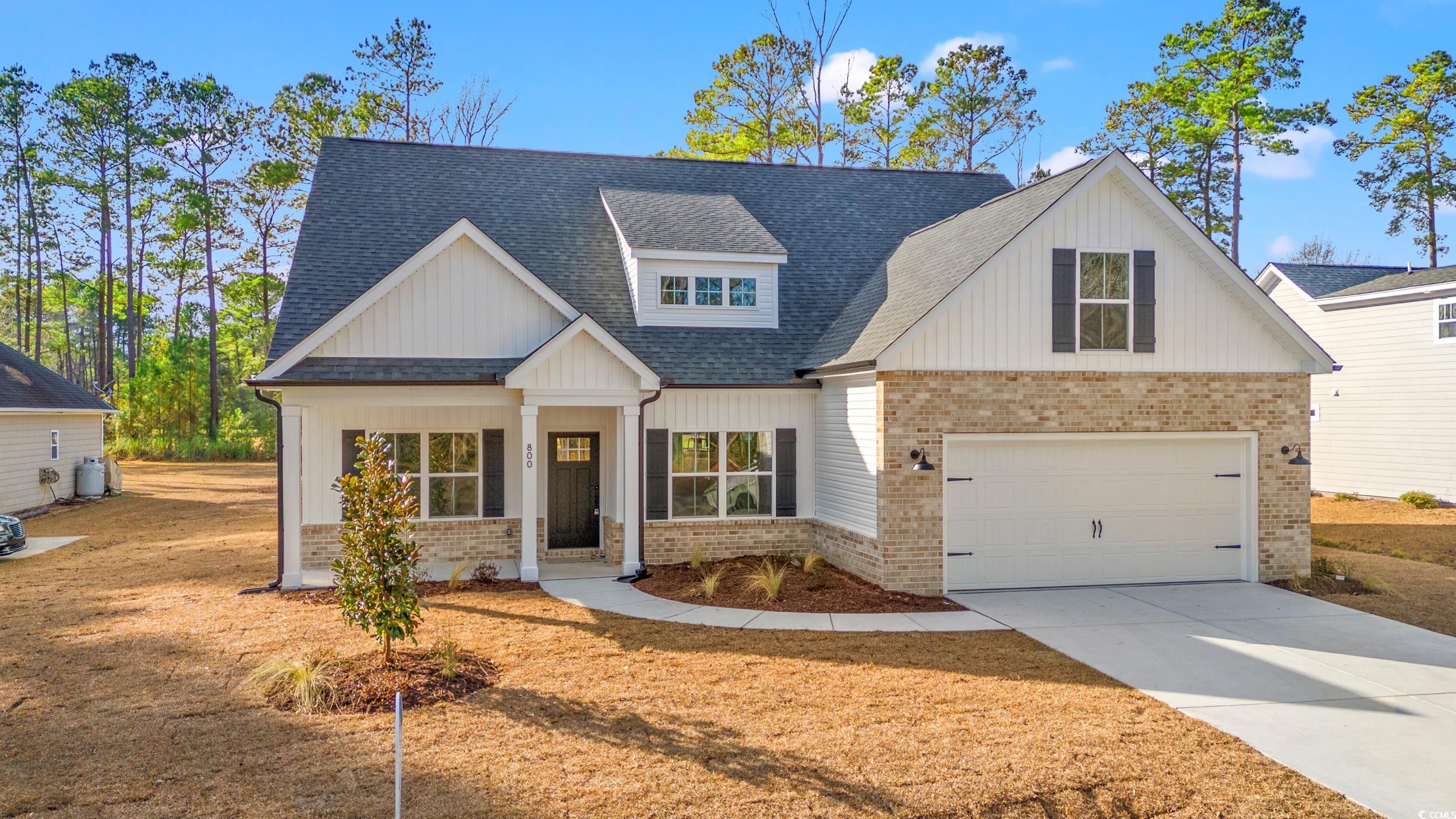 Craftsman house with a garage