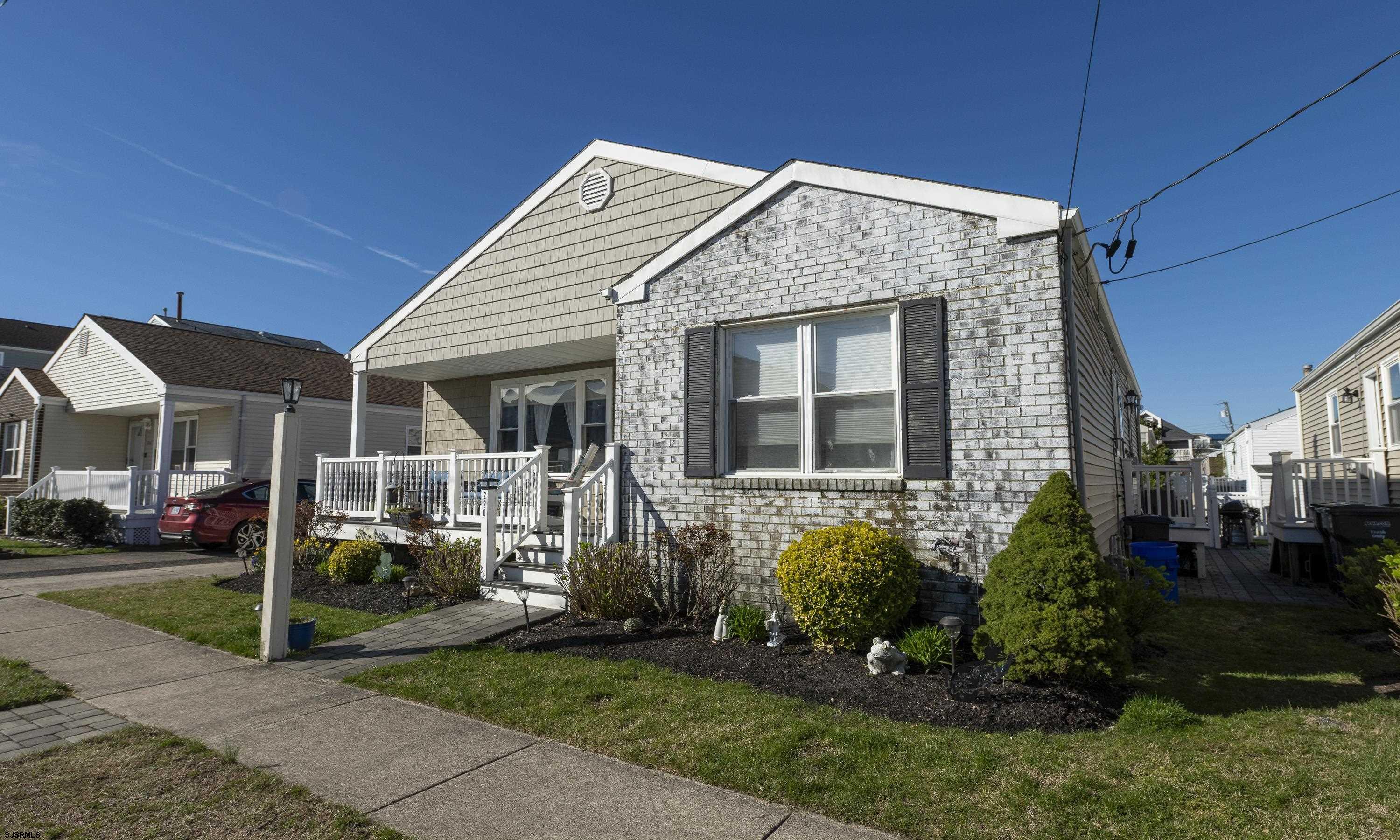 a view of house with a yard