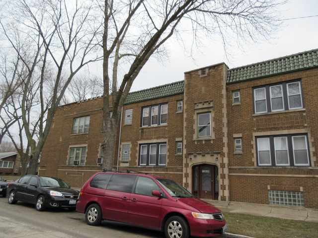 a front view of a house with parking space