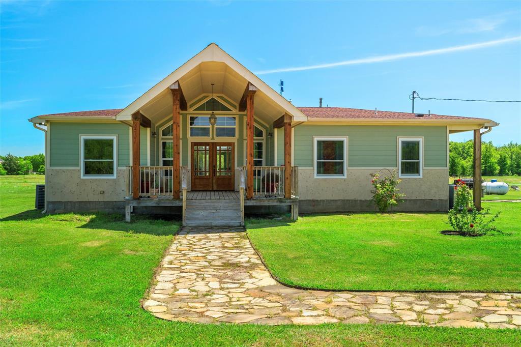 a view of a house with a backyard