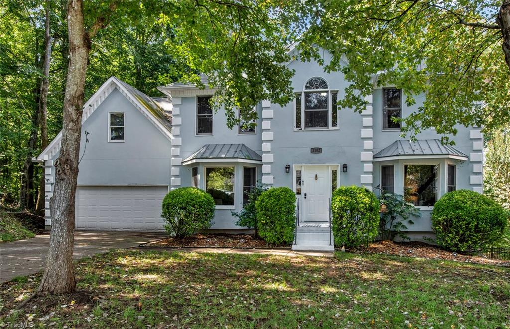 Stuning 2 story home with 2 car garage