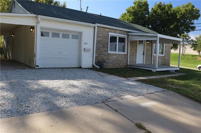 $299,900 | 8615 West 56th Terrace | Merriam