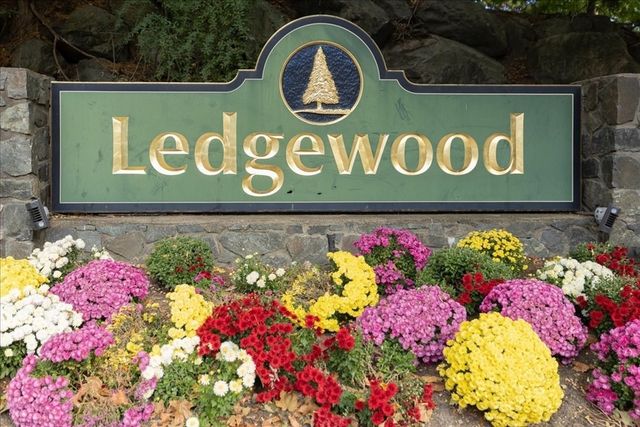 $469,000 | 9 Ledgewood Way, Unit 9 | West Peabody