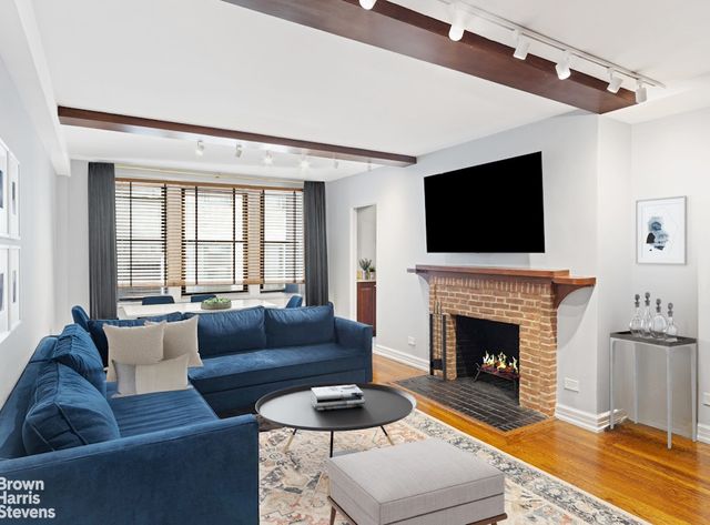 $425,000 | 220 East 73rd Street, Unit 2A | Lenox Hill