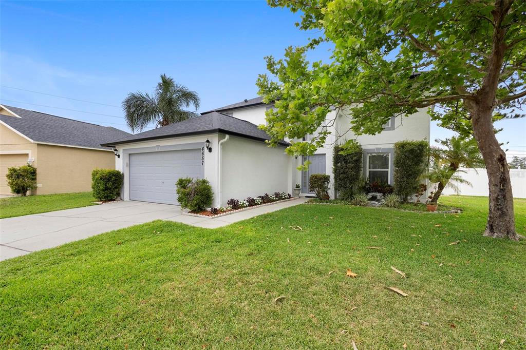 a view of a house with a backyard