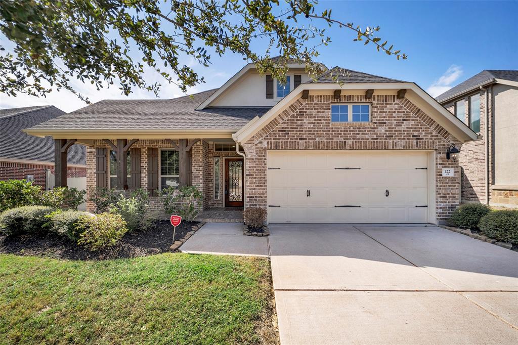 Yes, it's absolutely possible to fall in love with your dream home! Imagine calling this gorgeous single-family, one-story brick treasure your very own! It's in a serene cul-de-sac in the lush Summer Lakes neighborhood at 122 Round Lake Drive, Rosenberg, TX.