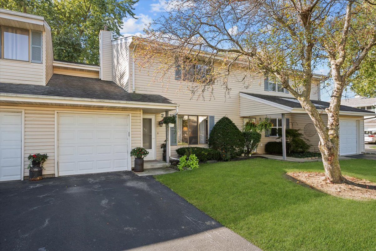 a view of a house with backyard