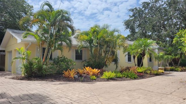 $9,000 | 5557 Shadow Lawn Drive | Siesta Key