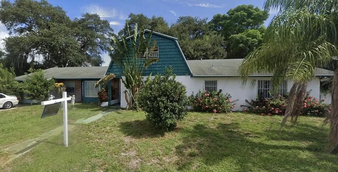 a view of a house with a yard and plants