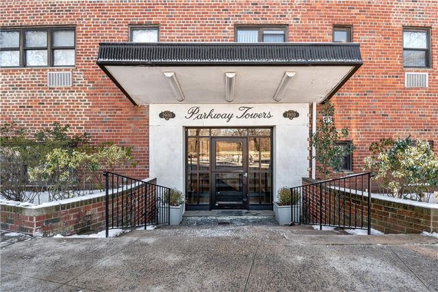 $279,500 | 1910 Pelham Parkway South, Unit 5C | Pelham Bay