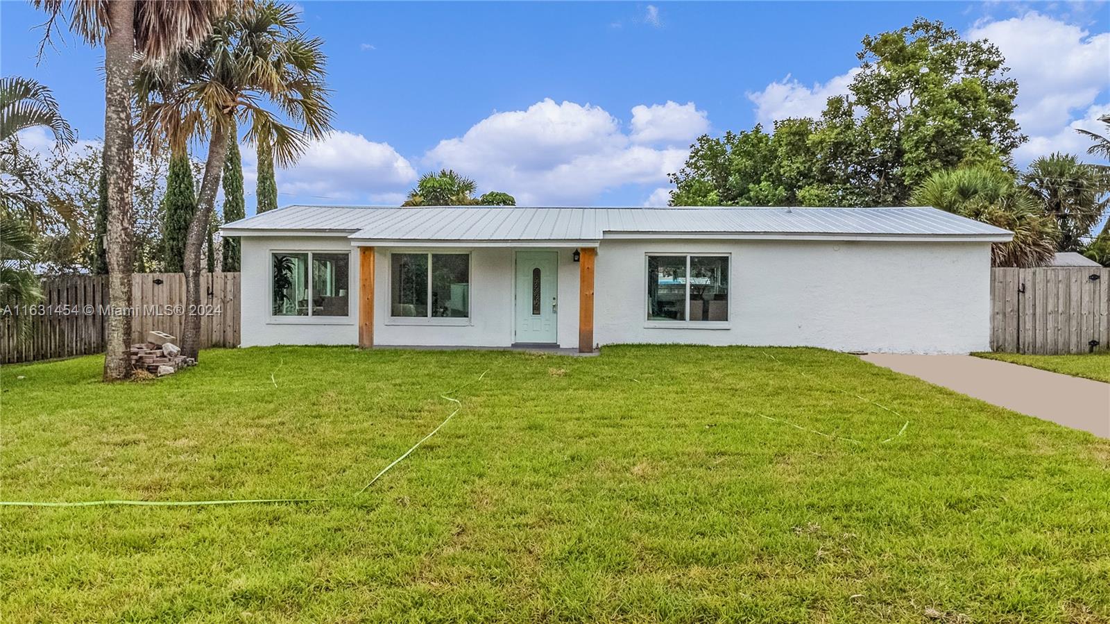 a view of a house with a backyard