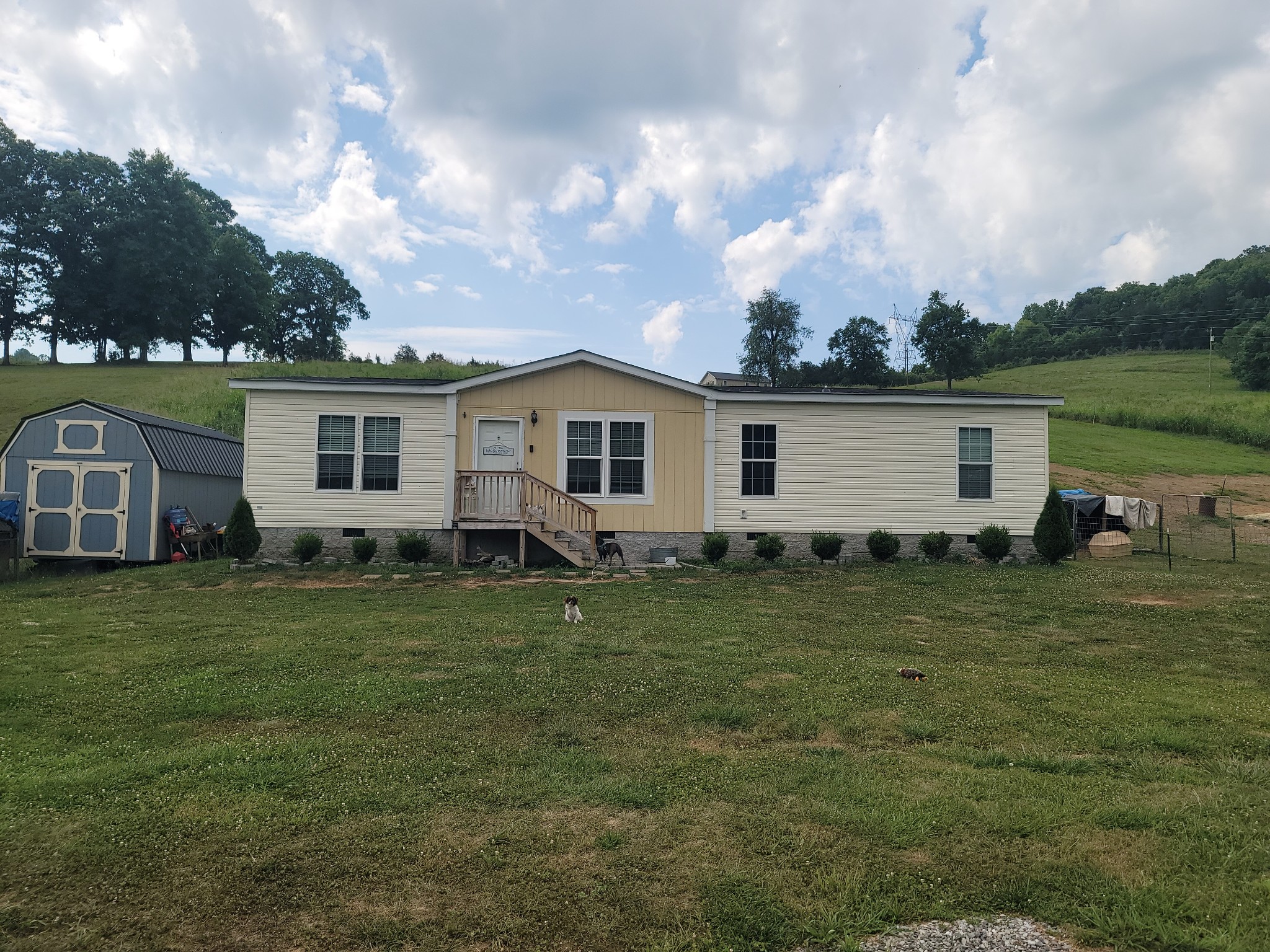 a view of a house with a yard