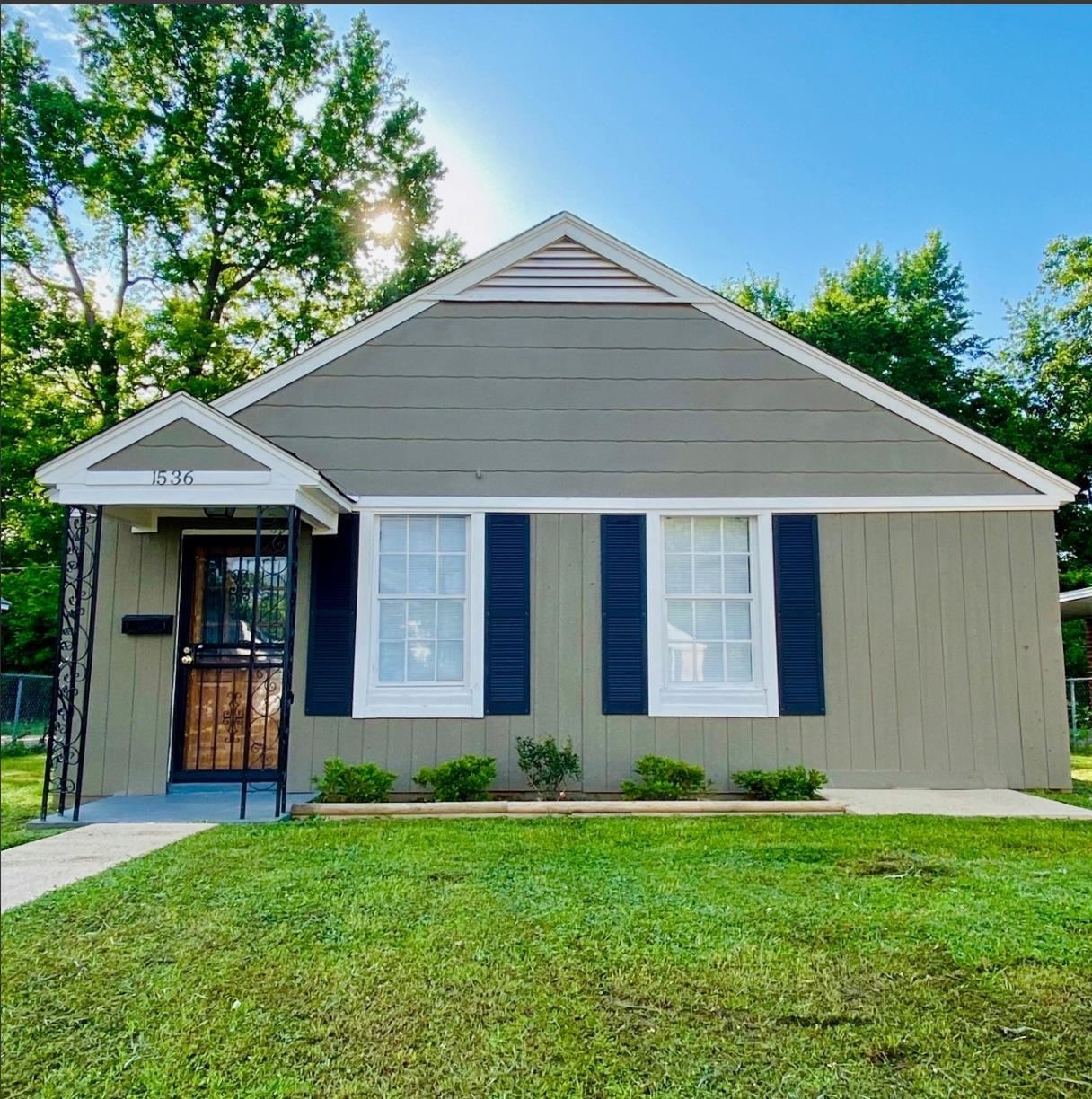 View of front of house with a front lawn