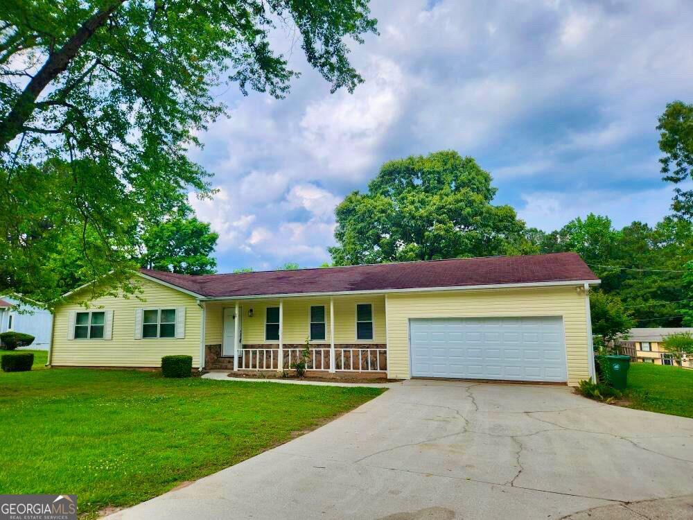 a view of front of house with a yard