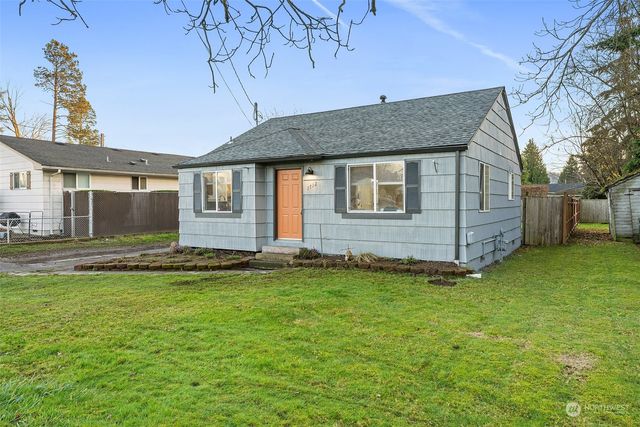 $399,950 | 1712 West Pioneer Avenue | Puyallup