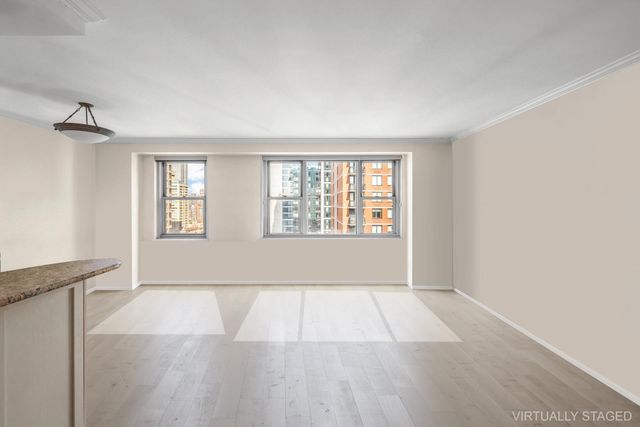 $1,100,000 | 300 East 40th Street, Unit 31S | Murray Hill